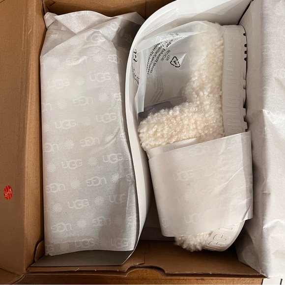 Giftable UGG Fluffita White Shearling Platform Sandal Slipper - Picture 7 of 14